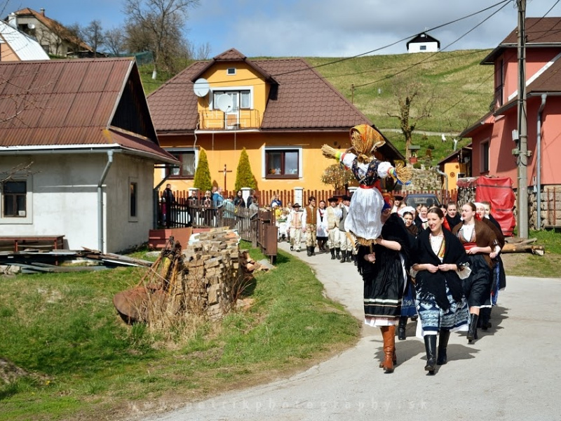 Fašiangový karneval spojený s pochovávaním basy 
