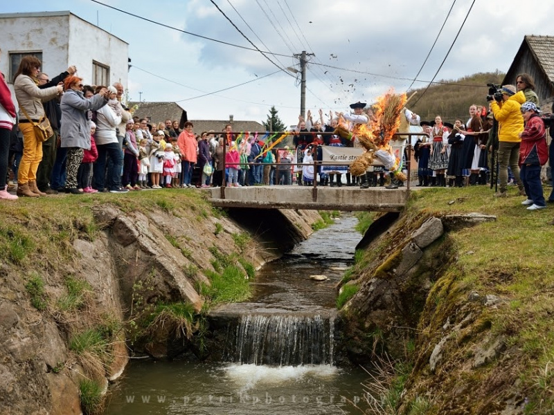 Fašiangový karneval spojený s pochovávaním basy 