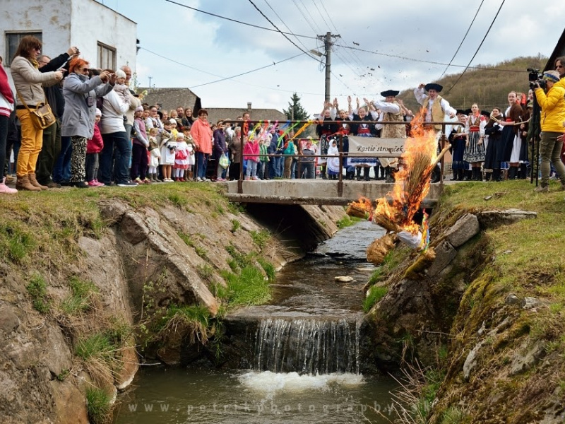 Fašiangový karneval spojený s pochovávaním basy 