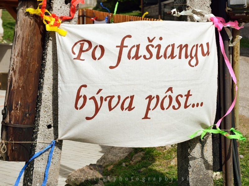Fašiangový karneval spojený s pochovávaním basy 
