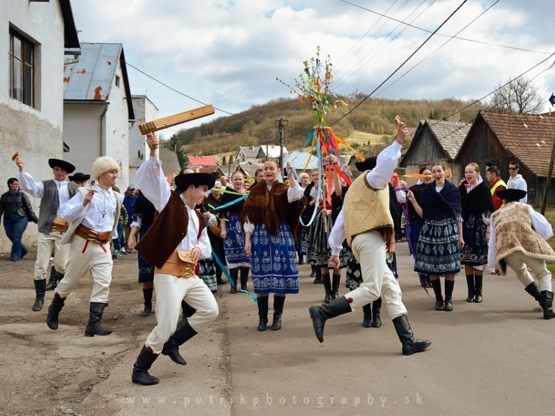 Fašiangový karneval spojený s pochovávaním basy 