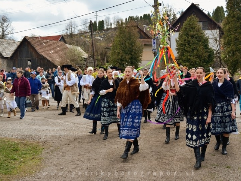 Fašiangový karneval spojený s pochovávaním basy 