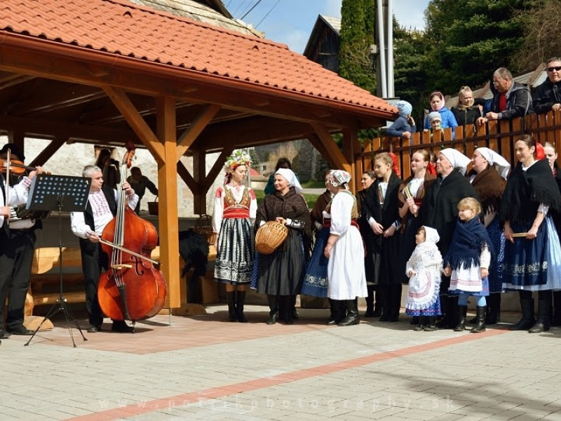 Fašiangový karneval spojený s pochovávaním basy 