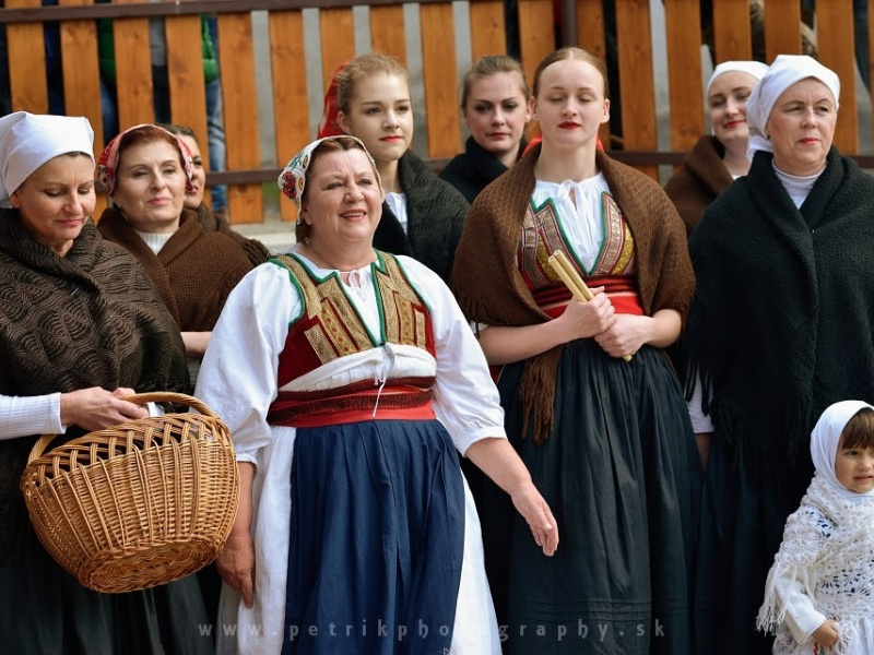 Fašiangový karneval spojený s pochovávaním basy 