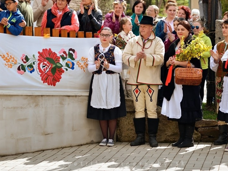 Fašiangový karneval spojený s pochovávaním basy 