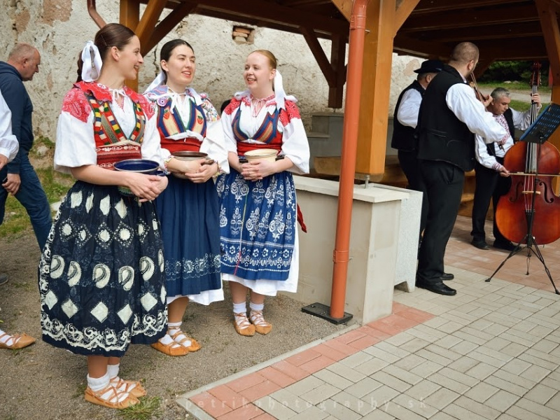 Fašiangový karneval spojený s pochovávaním basy 