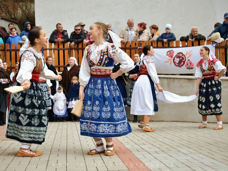 Fašiangový karneval spojený s pochovávaním basy 