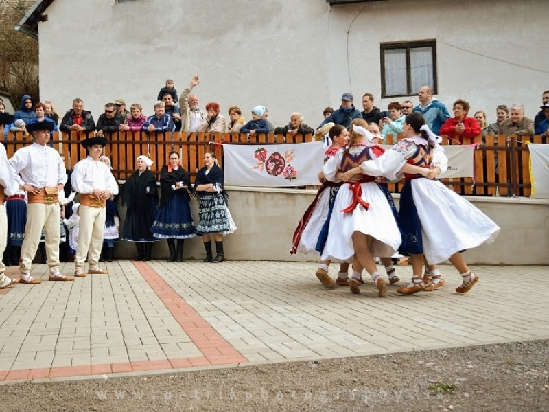 Fašiangový karneval spojený s pochovávaním basy 
