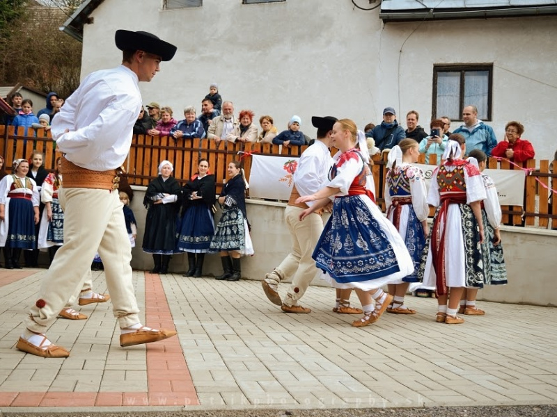 Fašiangový karneval spojený s pochovávaním basy 