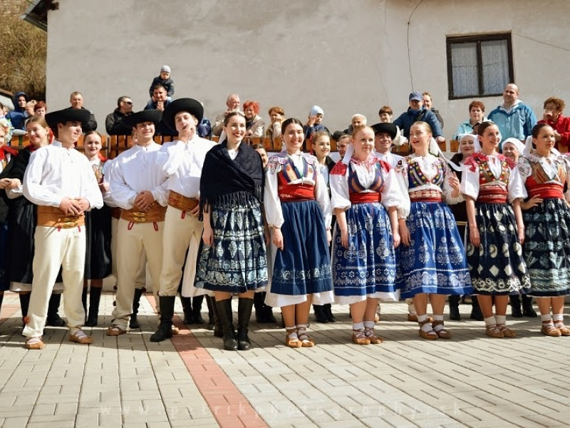 Fašiangový karneval spojený s pochovávaním basy 