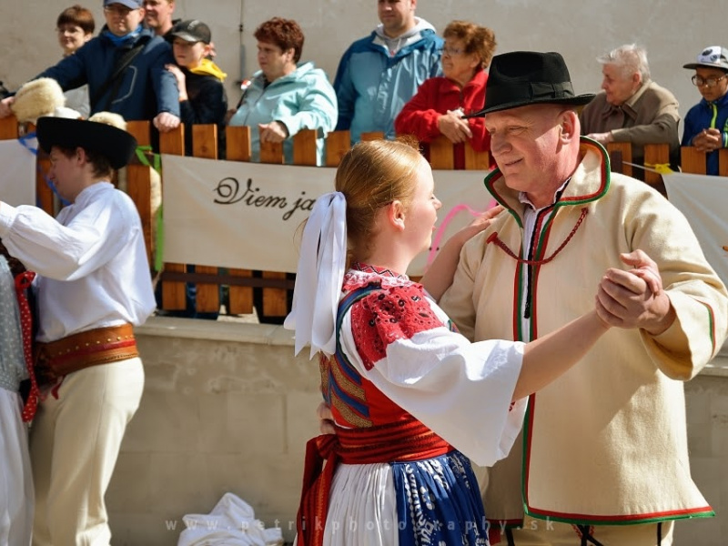 Fašiangový karneval spojený s pochovávaním basy 