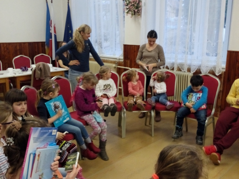 Pálenie Moreny v našej obci spojené s Veľkonočnými trhmi a tvori