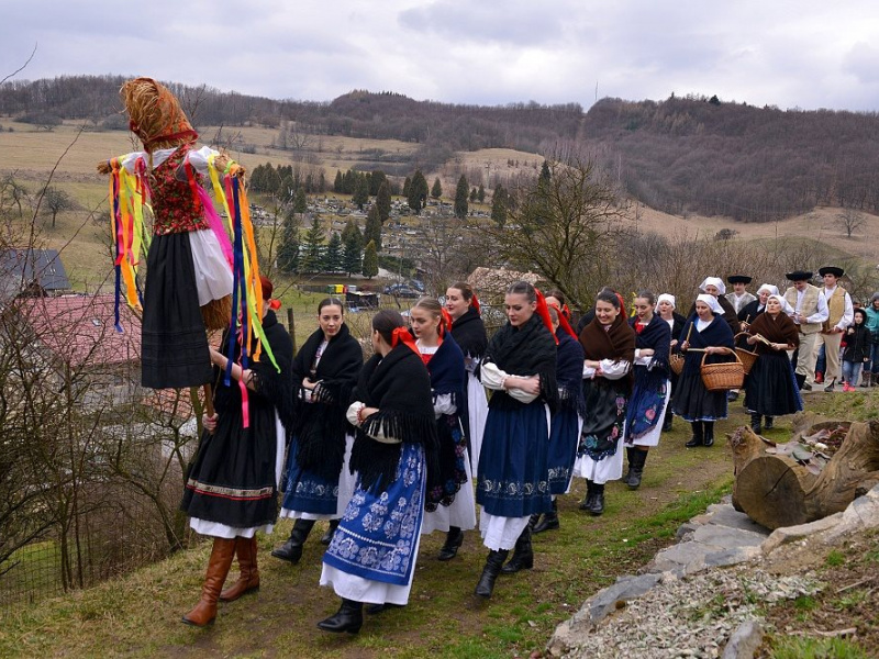 Aj tento rok k nám zavítal Mikuláš - na koči ....