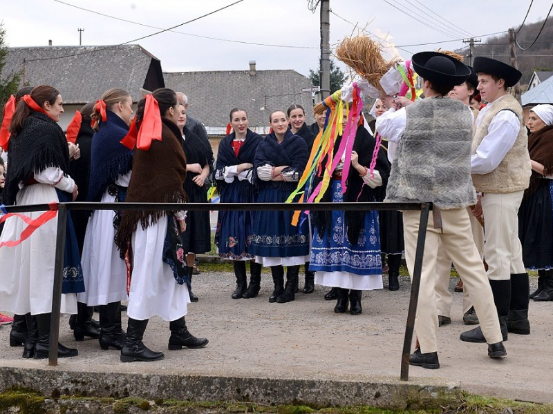Aj tento rok k nám zavítal Mikuláš - na koči ....