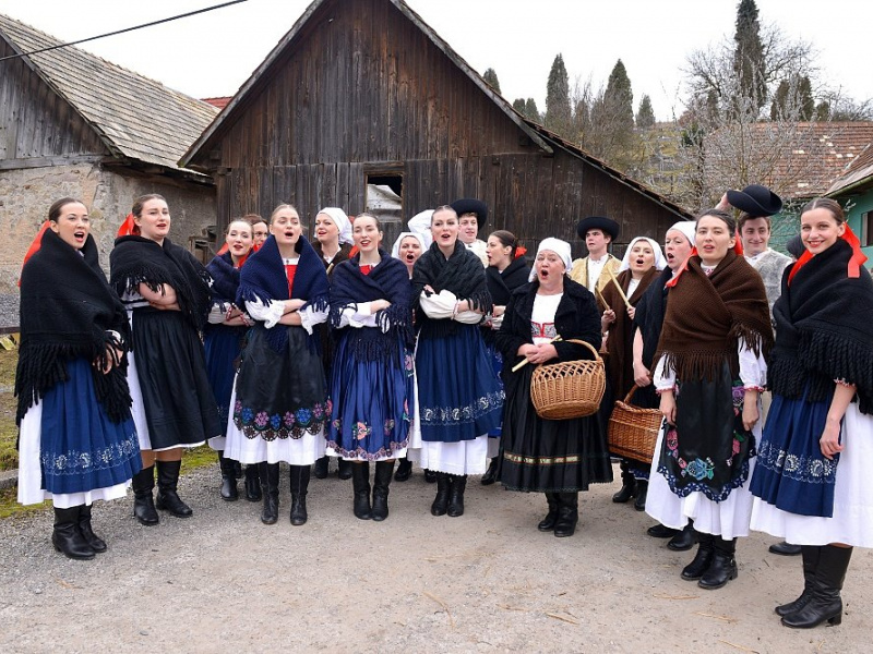 Aj tento rok k nám zavítal Mikuláš - na koči ....