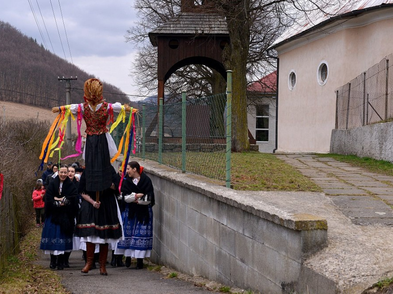 Aj tento rok k nám zavítal Mikuláš - na koči ....