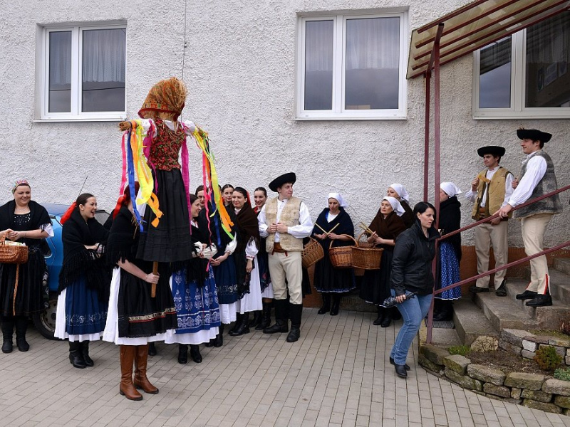 Aj tento rok k nám zavítal Mikuláš - na koči ....